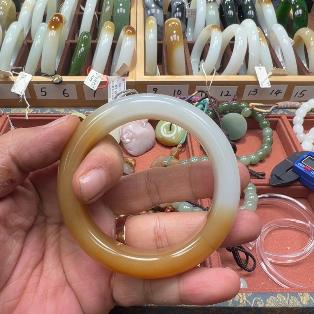 和田玉（糖玉）未镶嵌手镯