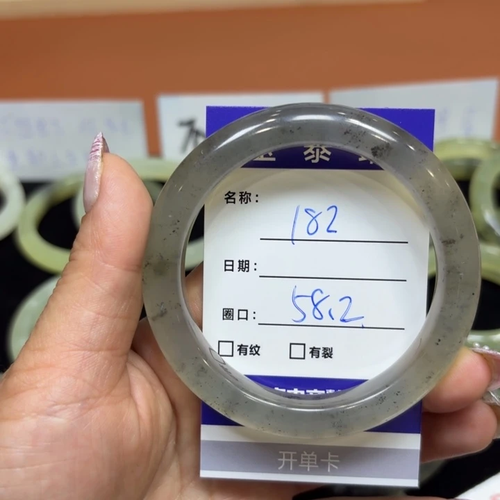 未镶嵌岫玉手镯天然