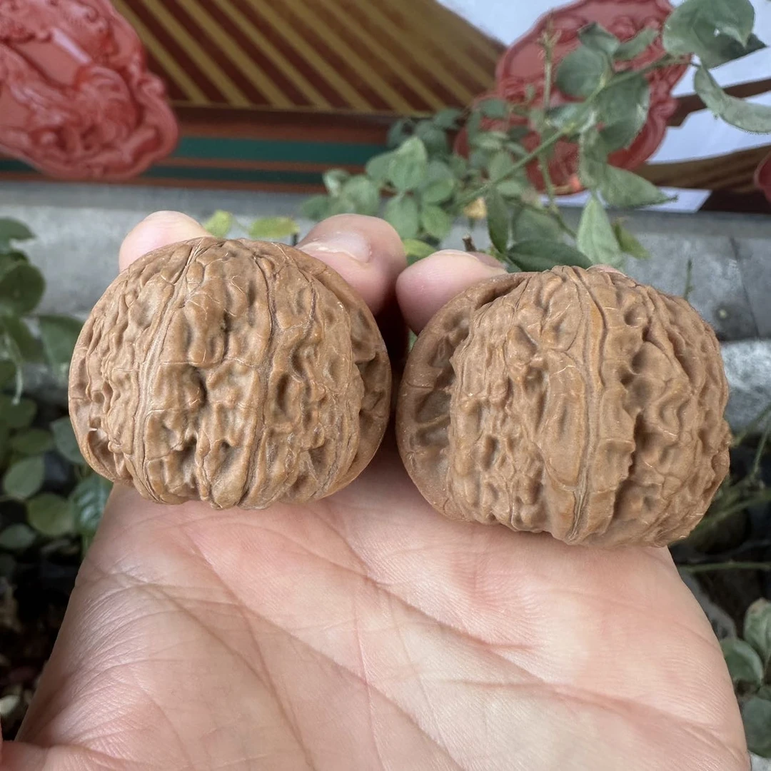 【阿钰推荐】 LY36156-核桃白狮子手把件-尺寸40mm-多样性发一对-