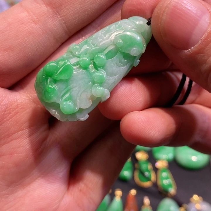 颈饰未镶嵌翡翠吊坠