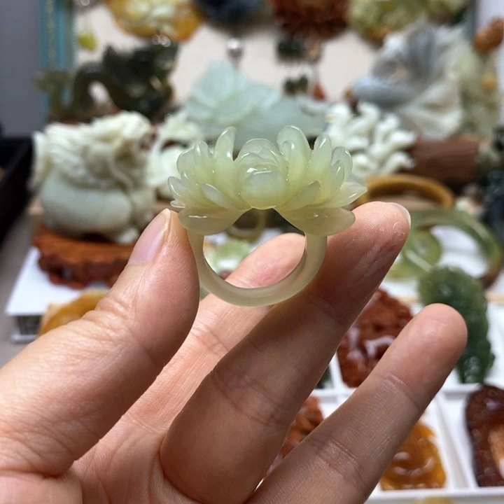 未镶嵌蛇纹石玉戒指