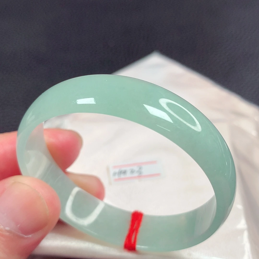 翡翠手镯未镶嵌天然翡翠手镯