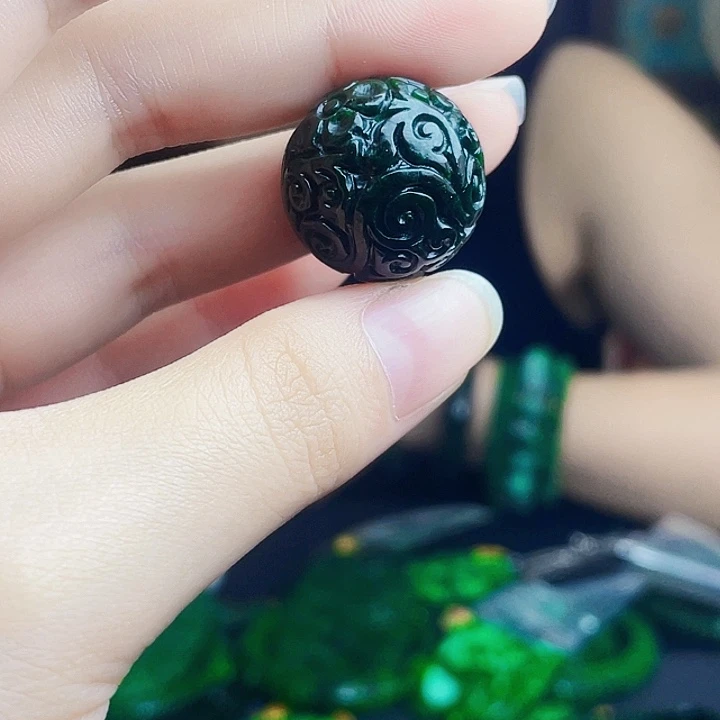 颈饰未镶嵌翡翠多样性