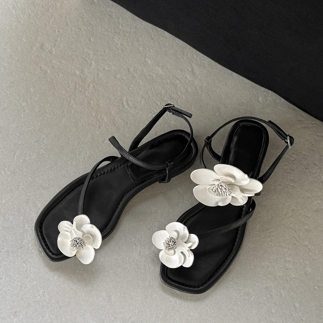 巨好看法式绝美超软羊皮花朵一字带凉鞋女2025夏季新款粗跟女鞋子