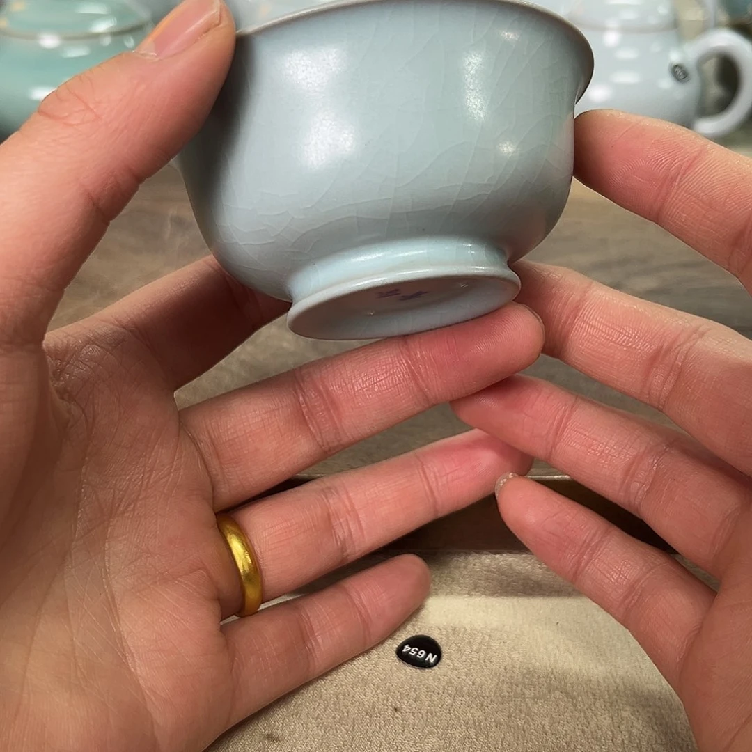杯仿古，月白小压手。。。微瑕