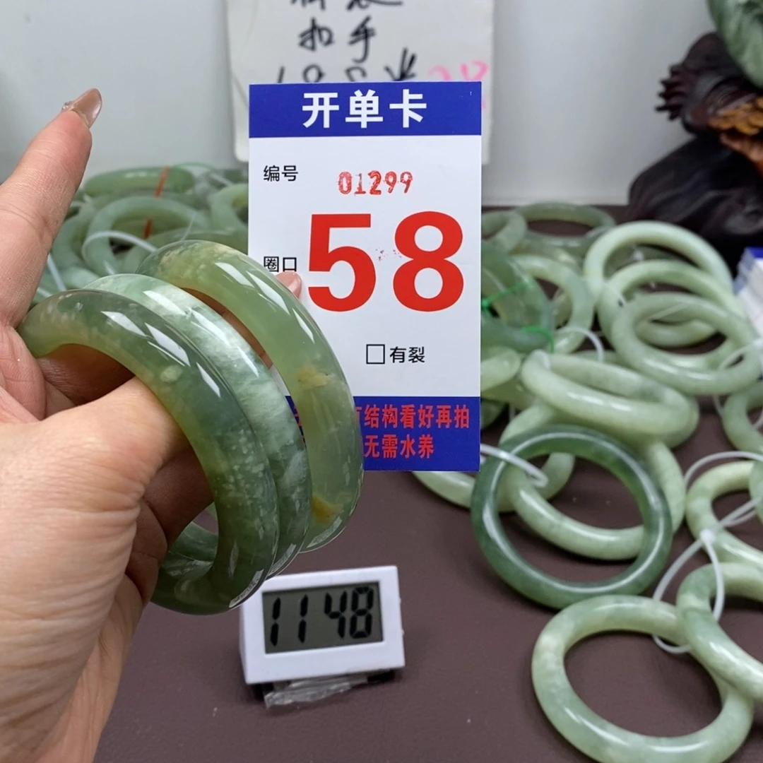 蛇纹石玉手镯未镶嵌