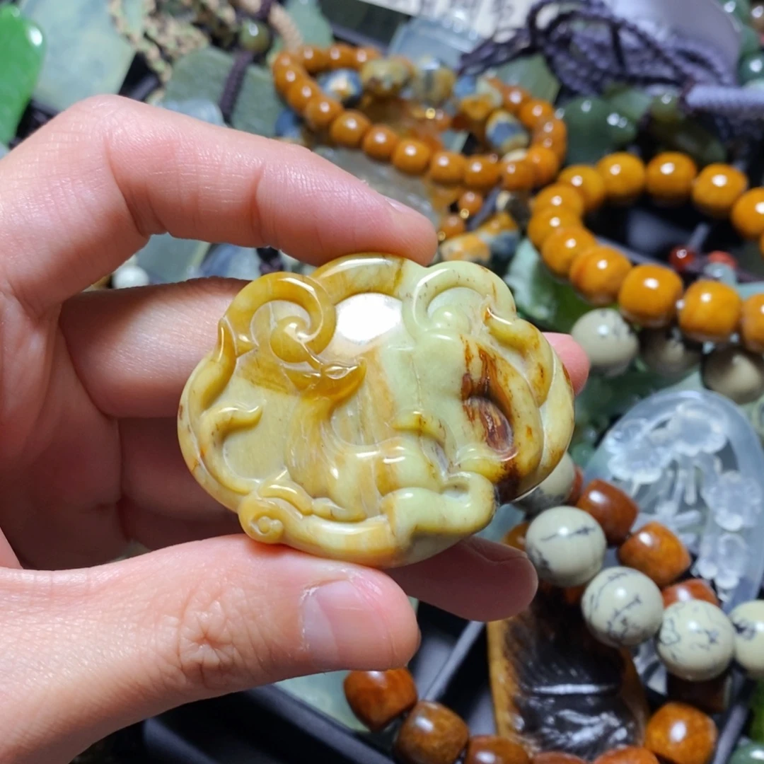 蛇纹石玉未镶嵌颈饰