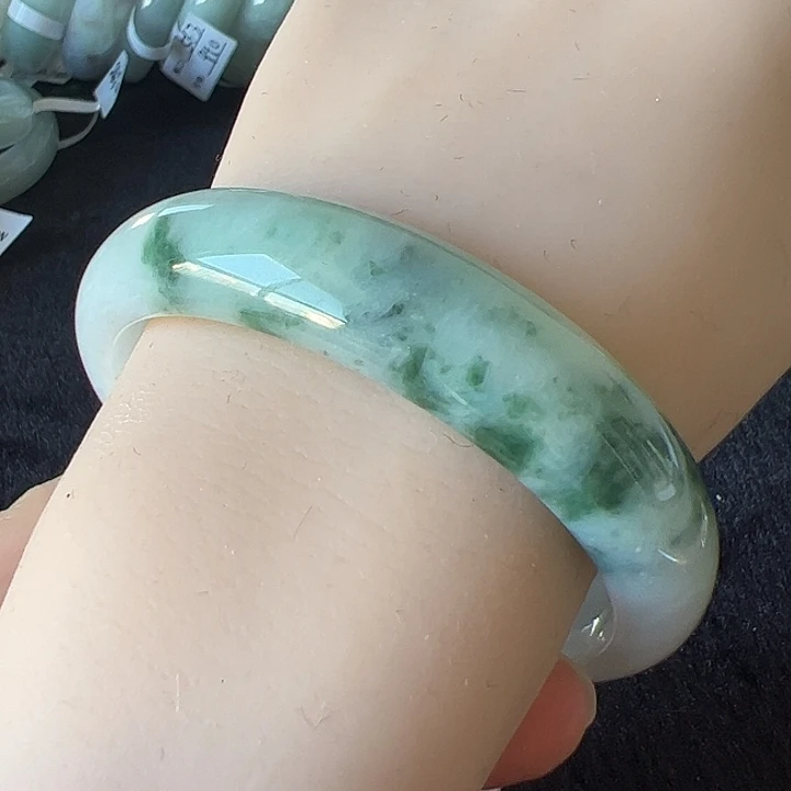 翡翠手镯未镶嵌编号97677圈口58.4