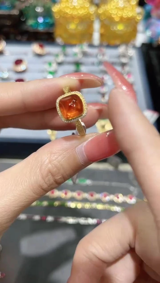 18K金镶嵌芬达石戒指