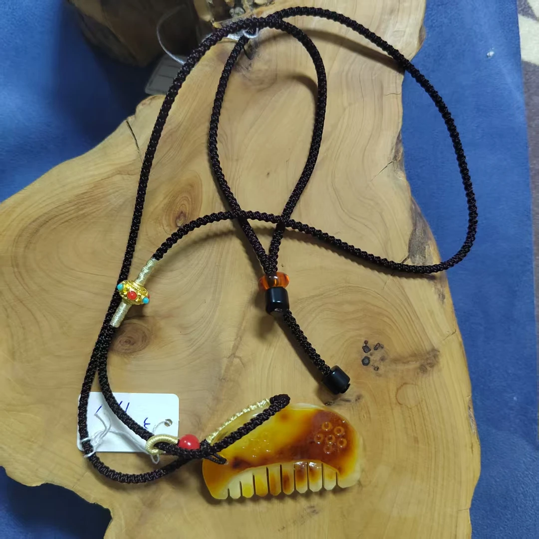 天然蜜蜡设计款挂坠