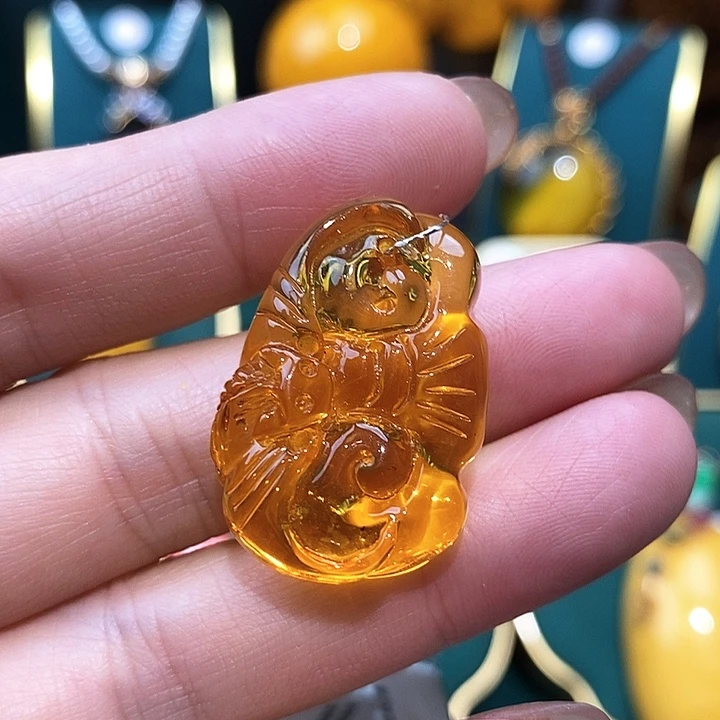 琥珀耳饰未镶嵌雕刻件