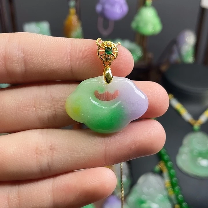 翡翠未镶嵌吊坠(赠链)