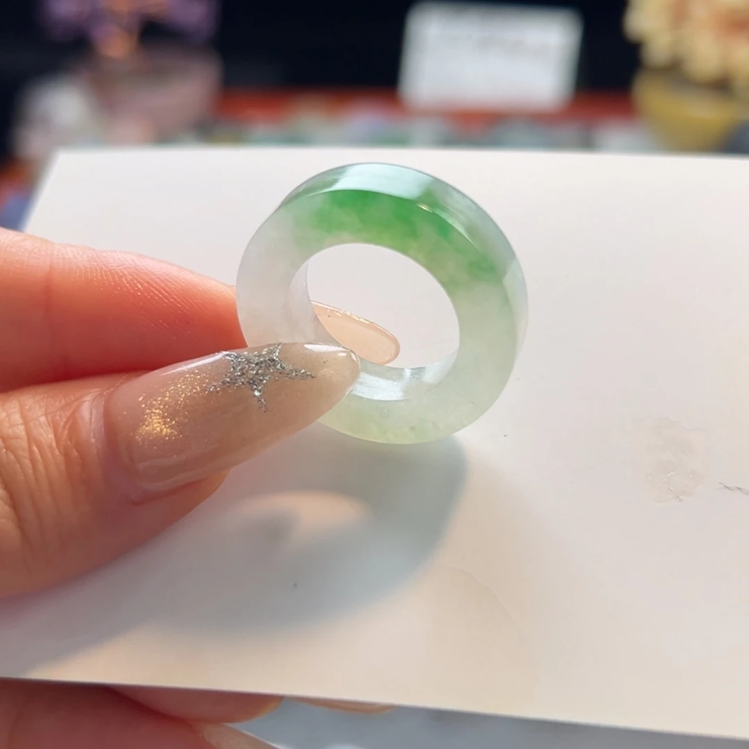 定制翡翠未镶嵌白底阳绿13-22