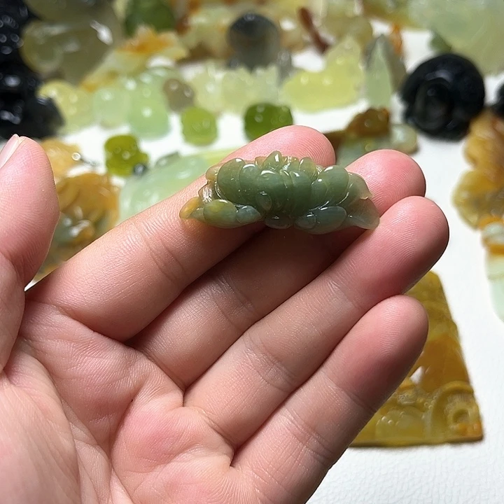 未镶嵌蛇纹石玉颈饰
