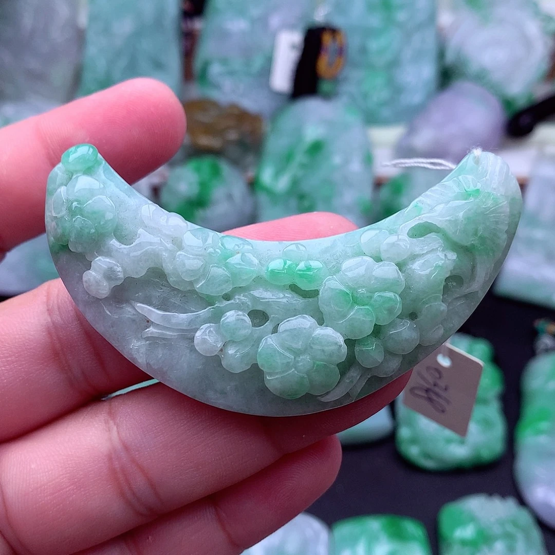 吊坠(不含链)未镶嵌翡翠