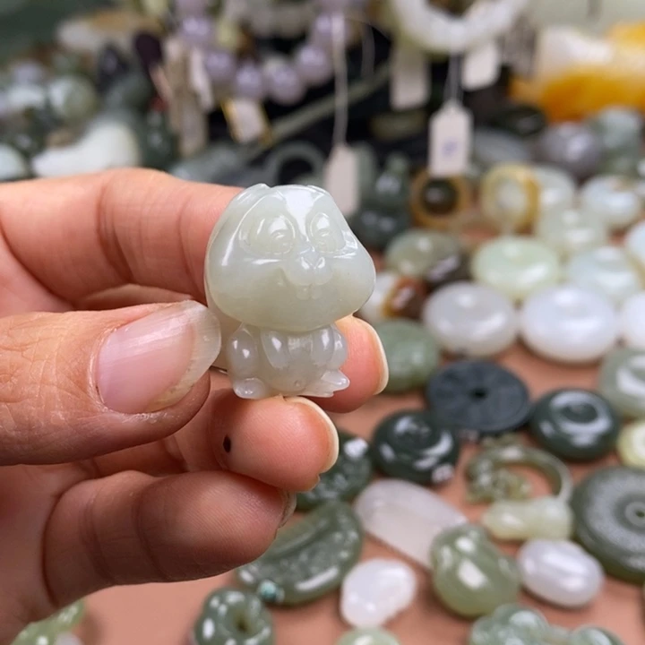 和田玉未镶嵌颈饰予