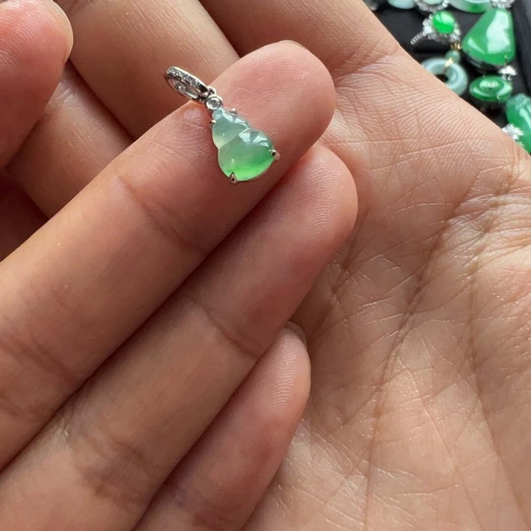 翡翠颈饰18K金镶嵌洛*沫翡翠