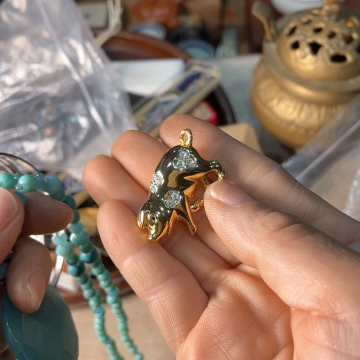 海*新亿阁祝福大家新年快乐