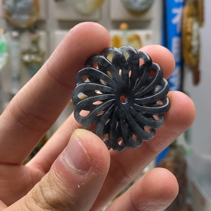 翡翠未镶嵌颈饰你