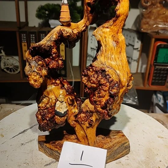 鹰***9松木1北沉香琥珀木天然造型山水摆件。