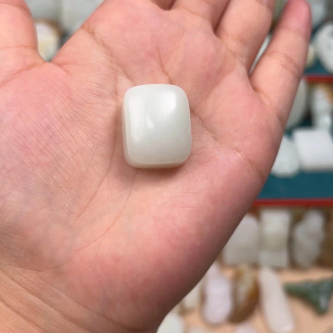 夏***至和田玉未镶嵌颈饰