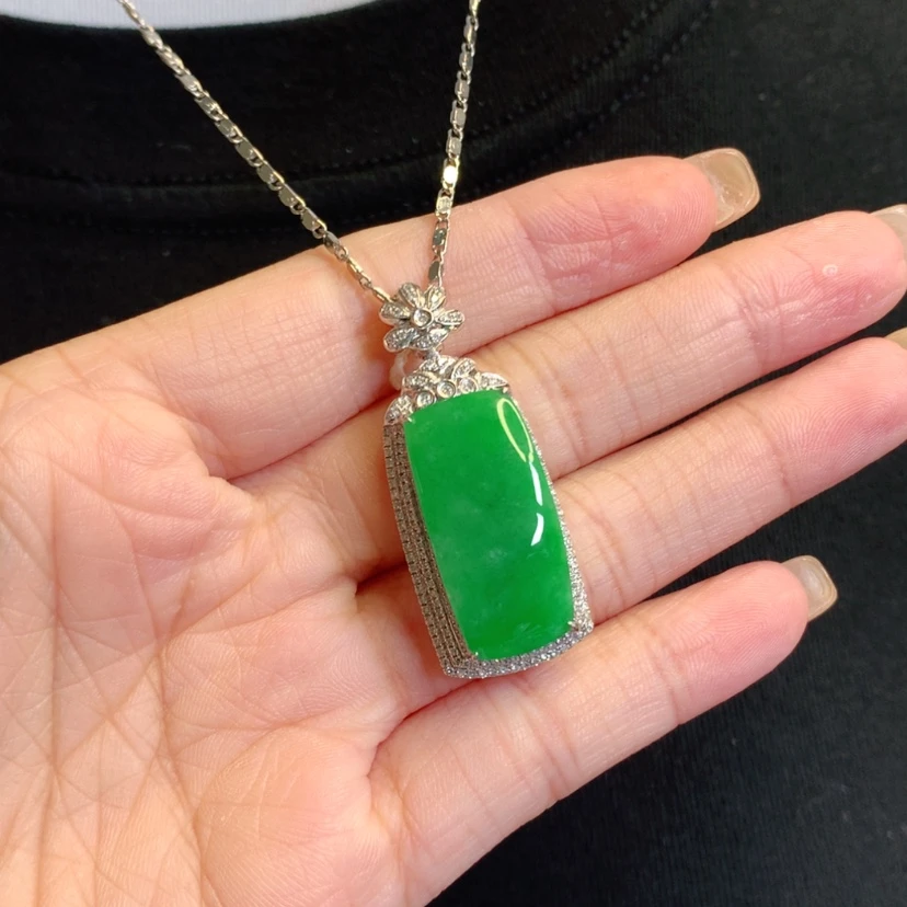 【闪购商品】翡翠18K金镶嵌吊坠(赠链)马鞍