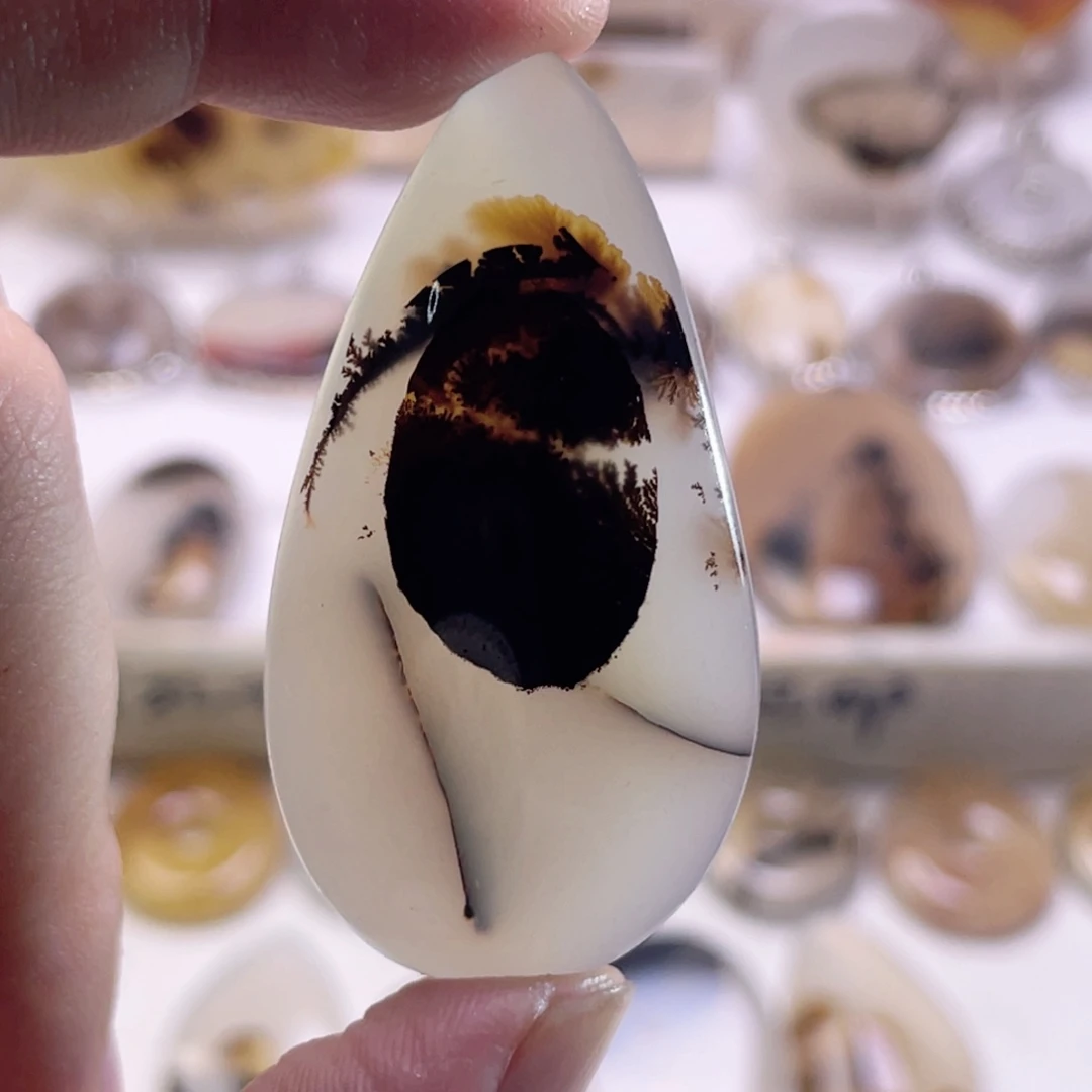 玛瑙/玉髓未镶嵌珠宝奇石