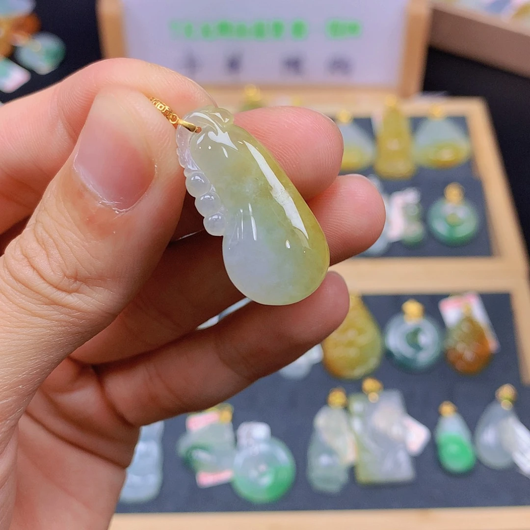 翡翠18K金镶嵌颈饰翡翠