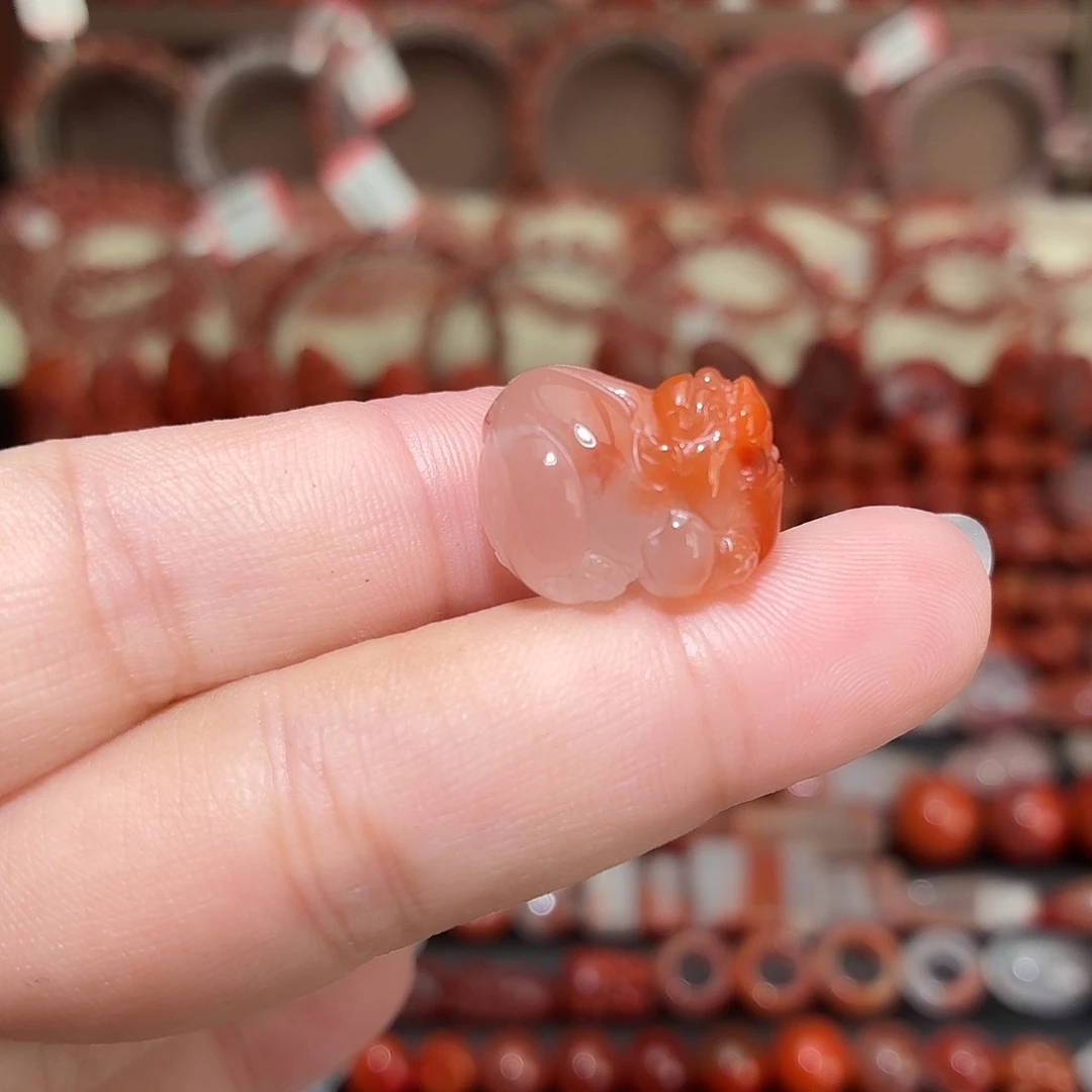 南红玛瑙未镶嵌颈饰通孔貔貅