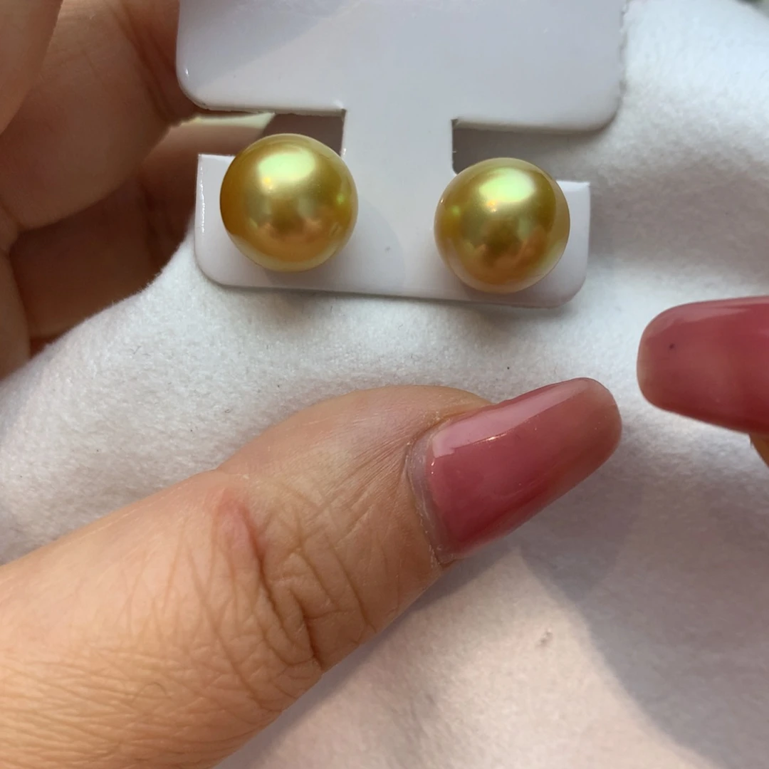 18K金镶嵌海水珍珠耳饰