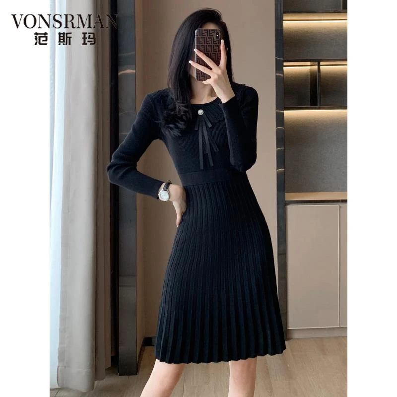 设计感法式小香风针织连衣裙2025秋冬季新款圆领单排扣显瘦毛衣裙