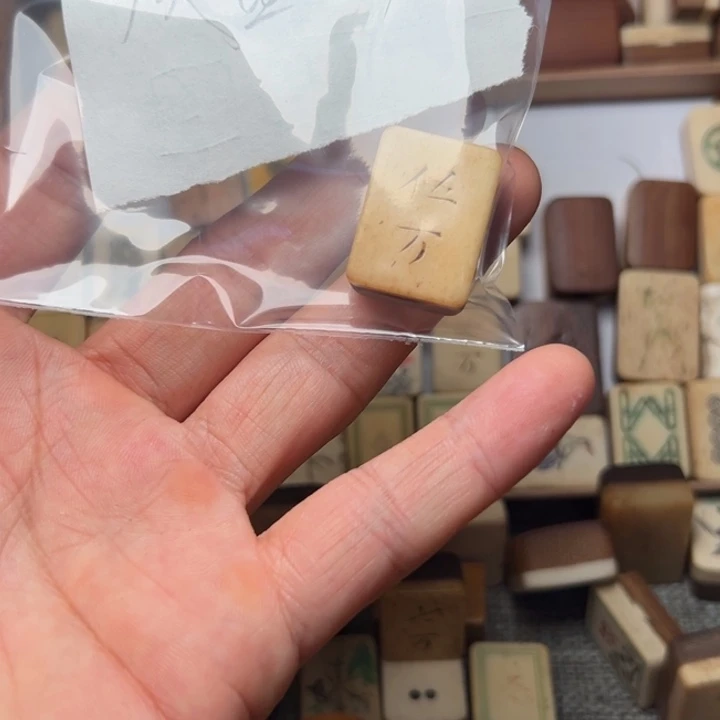 咸***吃实心竹雕刻手把件