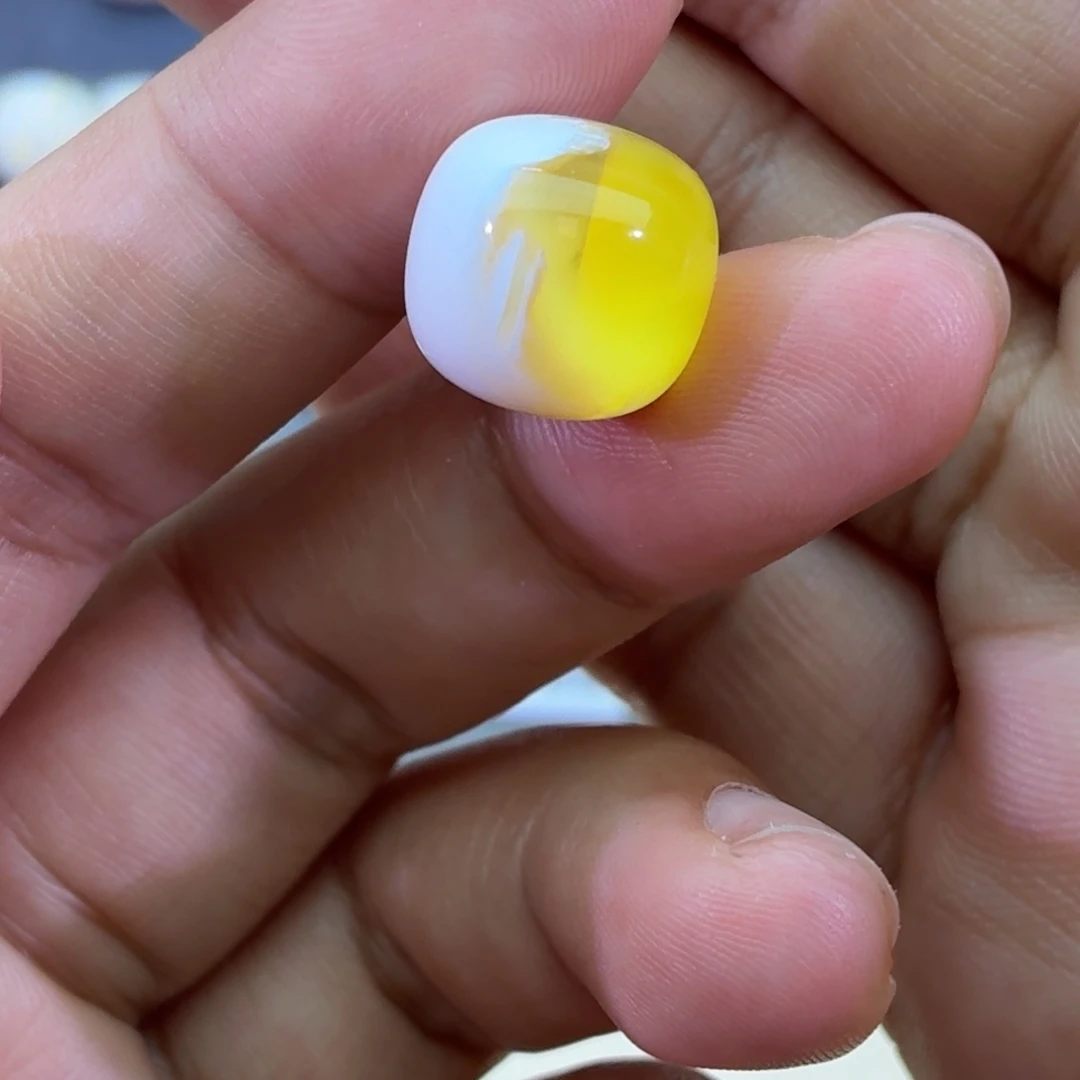 琥珀未镶嵌裸石13.9老型漆白溶洞