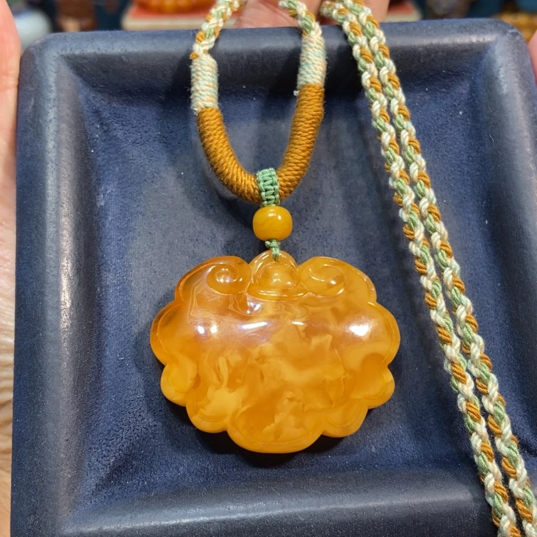 琥珀未镶嵌颈饰蜜蜡
