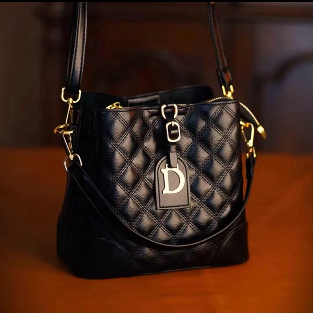 轻奢女包气质包包女士水桶包大容量2025秋冬新款潮菱格单肩斜挎包