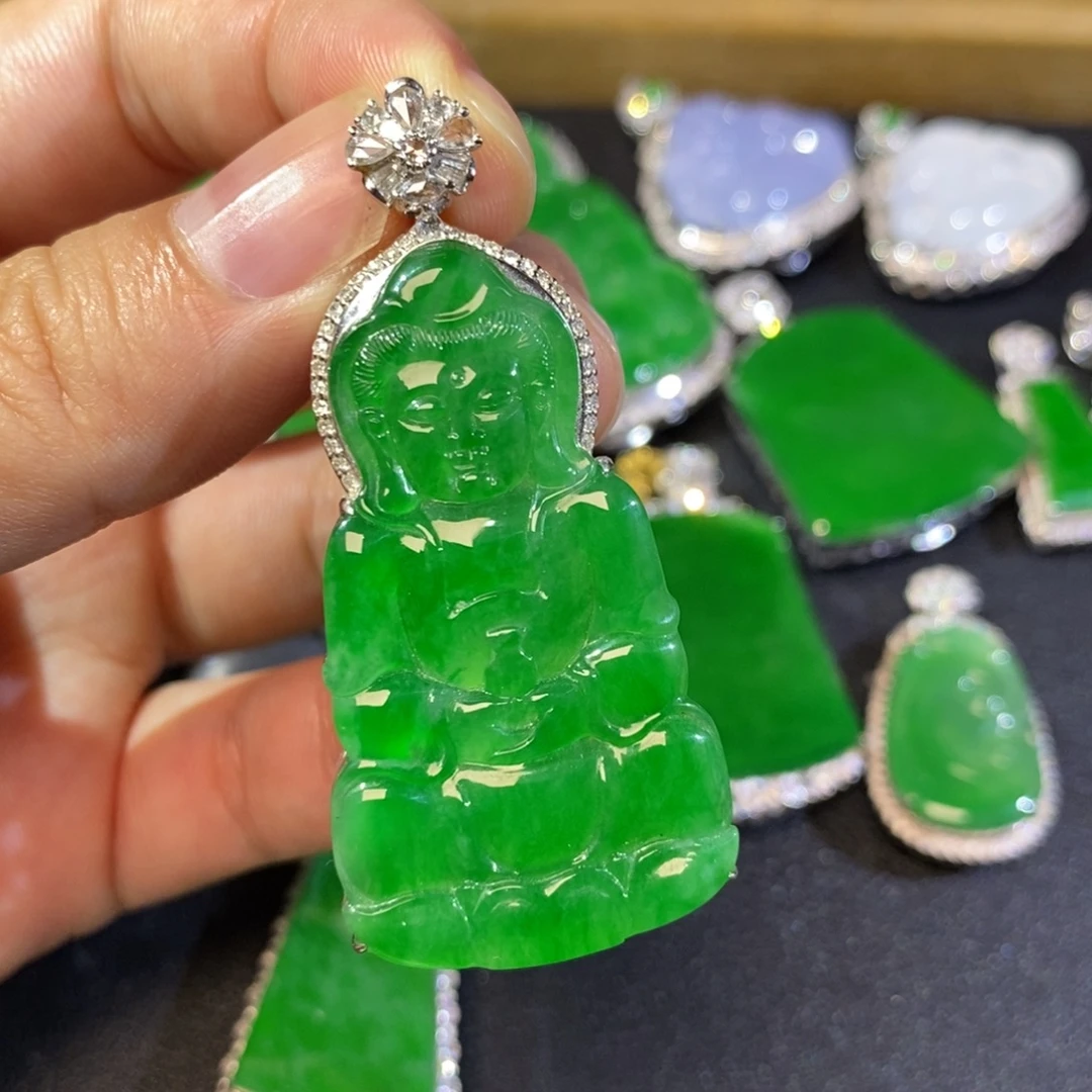 翡翠18K金镶嵌颈饰