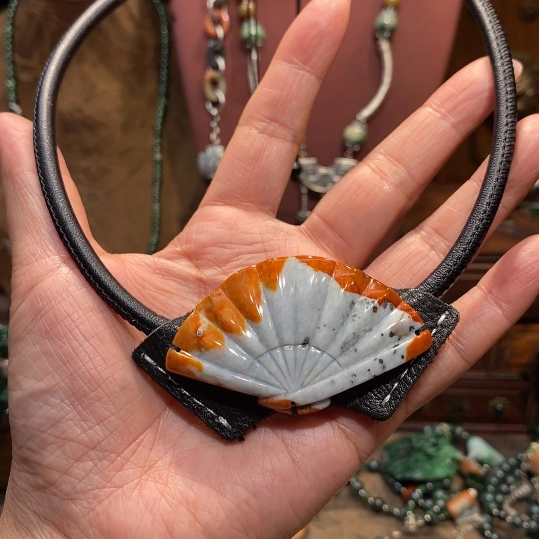 翡翠吊坠(赠链)未镶嵌