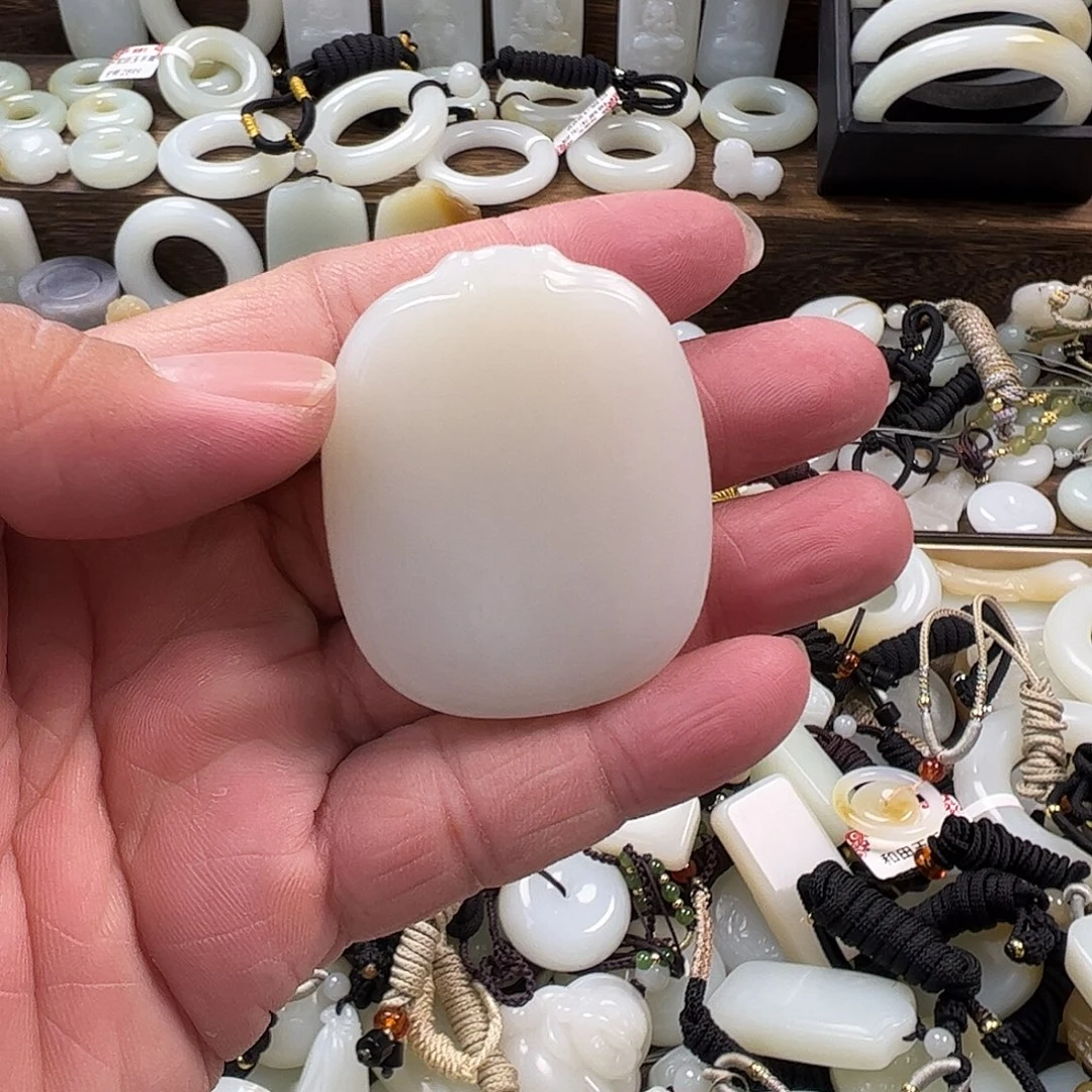 和田玉未镶嵌颈饰