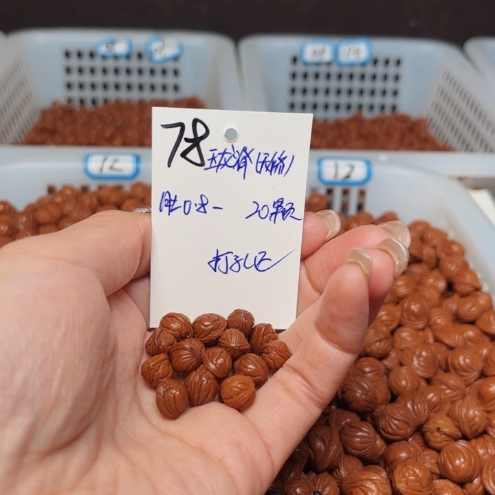 ***桃核吊坠玉龙脊0.8尺寸