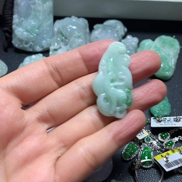 翡翠未镶嵌戒指吊坠