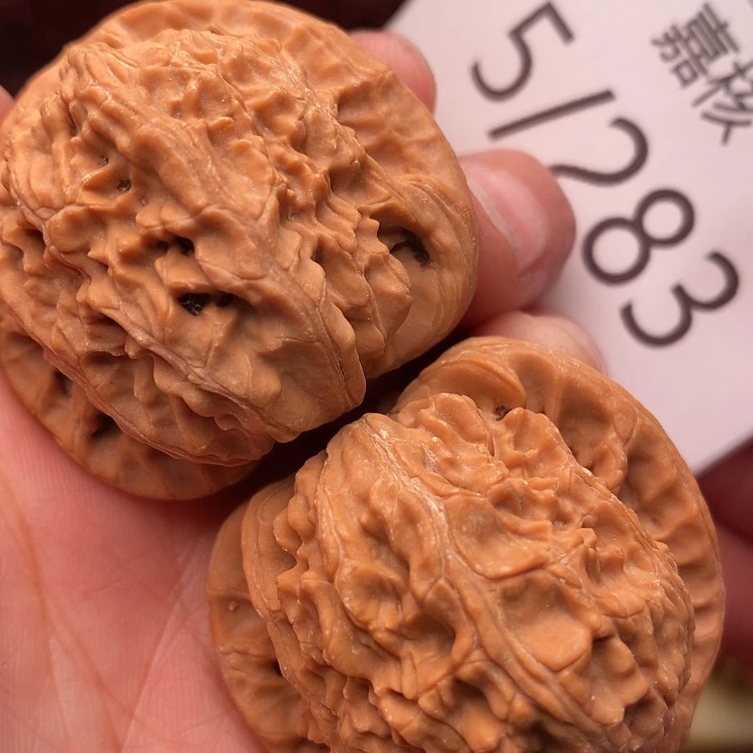 文玩核桃把件40白狮子