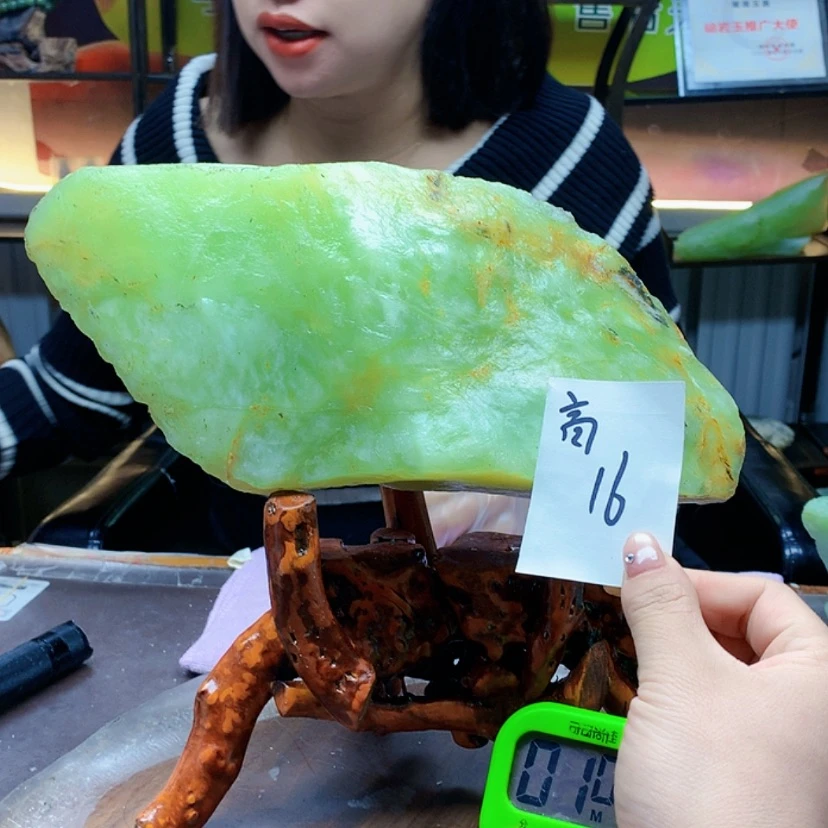 【闪购商品】未镶嵌蛇纹石玉原石酒*发