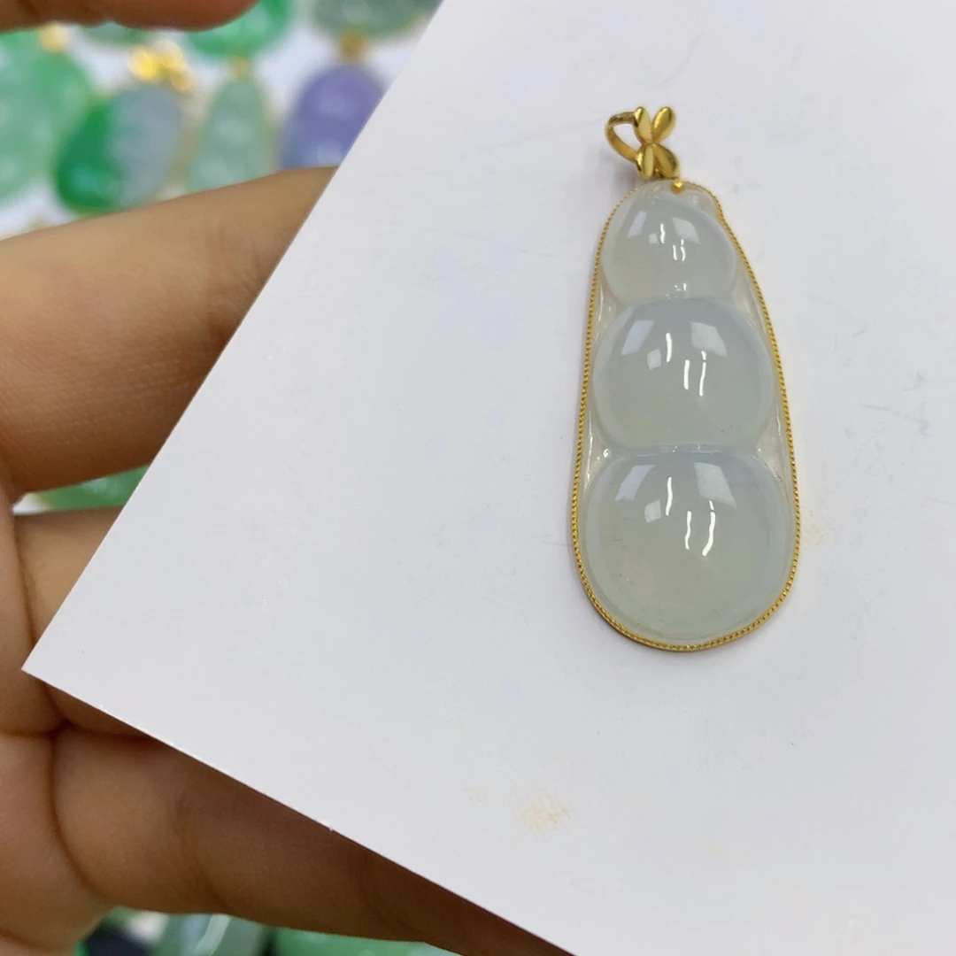 翡翠18K金镶嵌颈饰翡翠