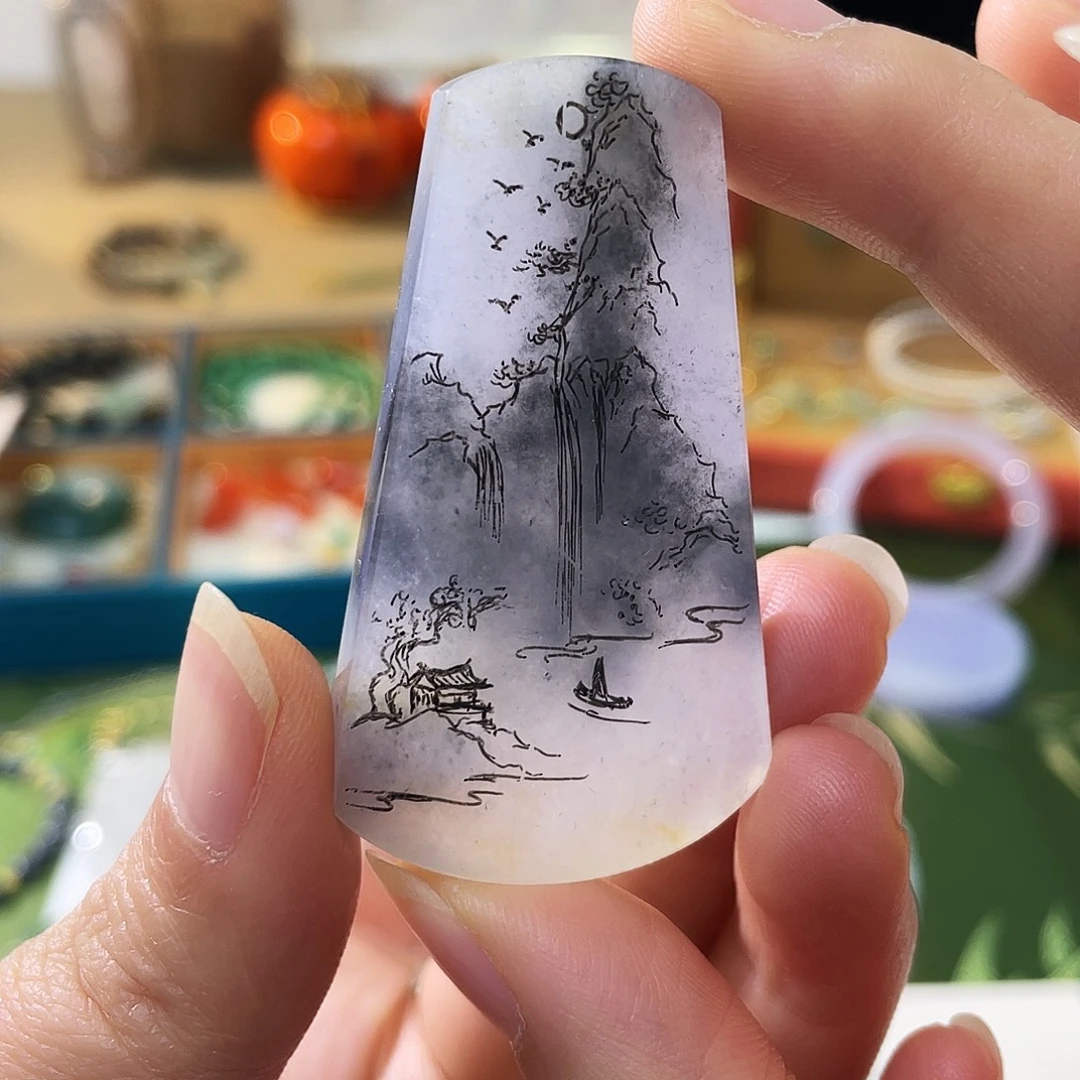 翡翠未镶嵌颈饰乌鸡无事牌