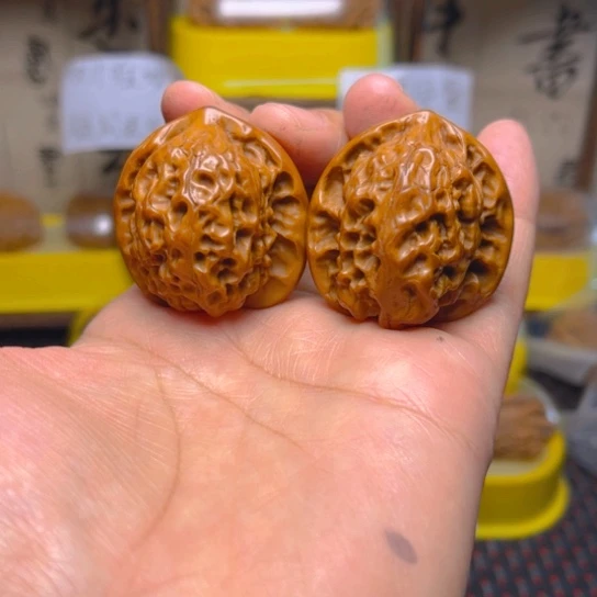 文玩核桃吊坠玲珑