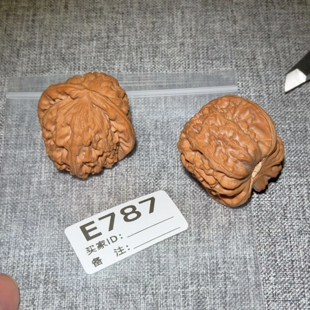 文玩核桃吊坠白狮子787