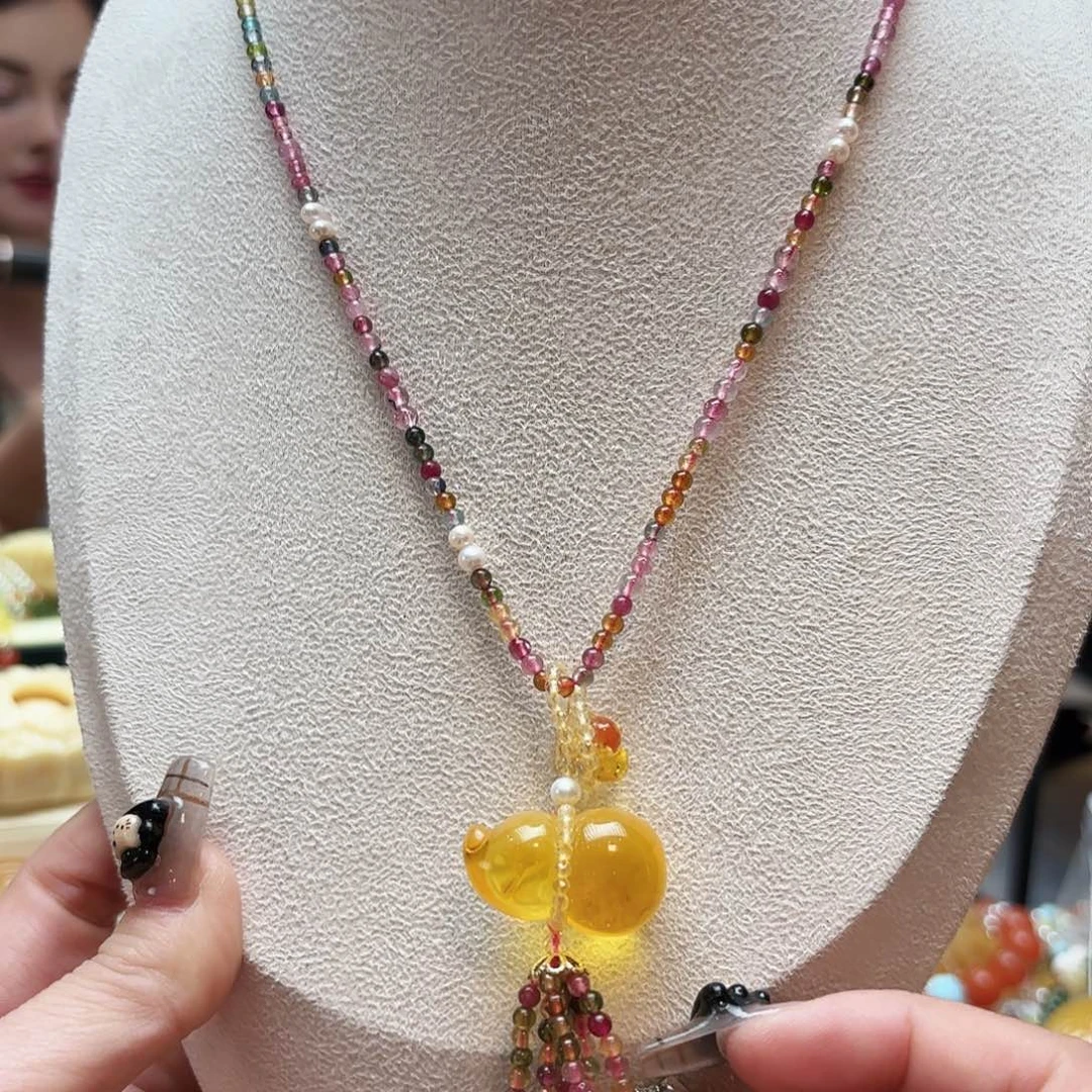 琥珀颈饰未镶嵌琥珀