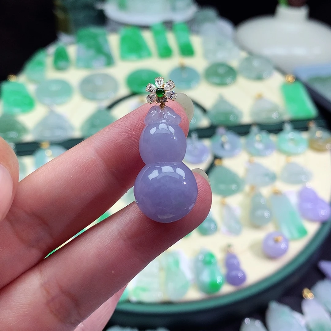 翡翠18K金镶嵌颈饰葫芦