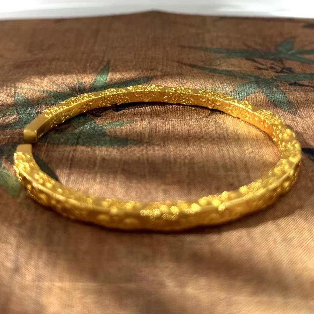 WANGBAO 精工錾刻一路繁花方条手镯