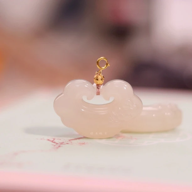 【棉花糖】和田玉藕粉如意锁吊坠18k镶嵌约：32*21*10 JD2-296-2